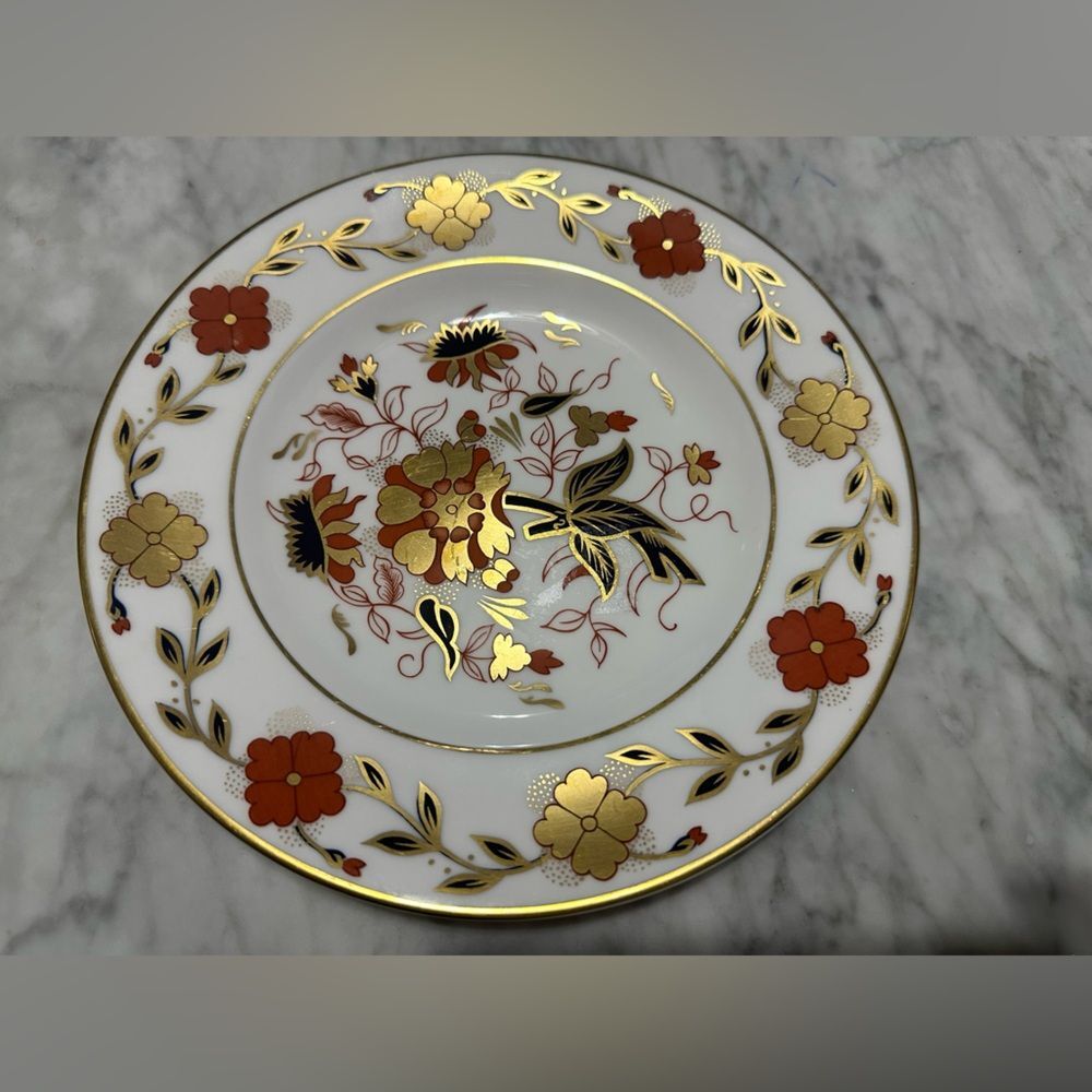 Royal Crown Derby Asian Rose 8687 Fluted Sheffield Dessert Plate 8 1/2" Diameter